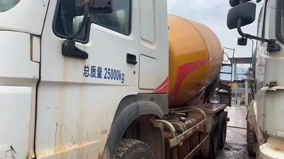 XCMG Truk Pengaduk Beton Bekas Model 12m3 XZJ5250GJBA1 2015